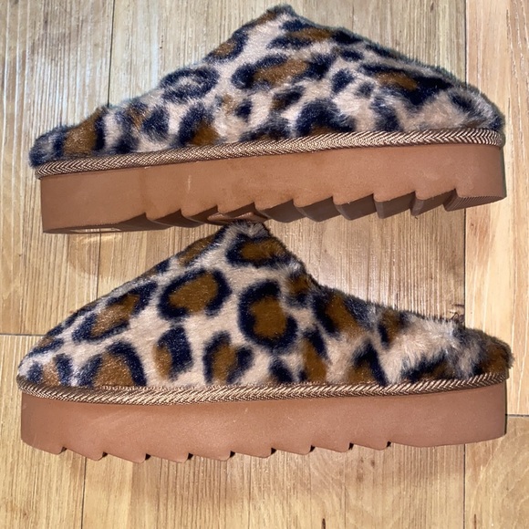 Cheetah Slippers - Picture 5 of 5